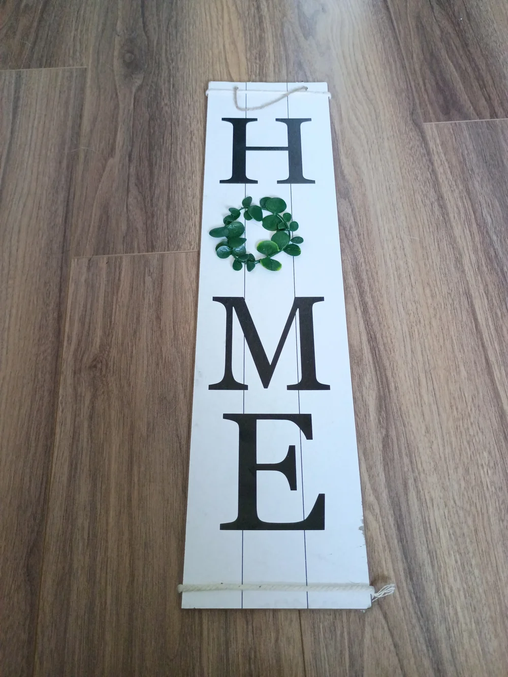 HOME Vertical Wall Sign with Green Wreath - White
